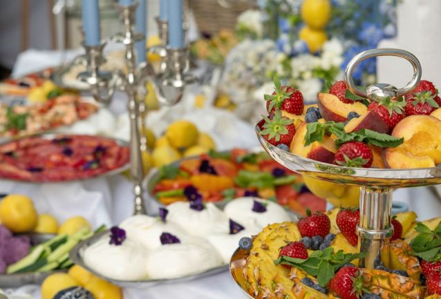 Traiteur haut de gamme sur mesure chef à domicile mariage buffet tendance 