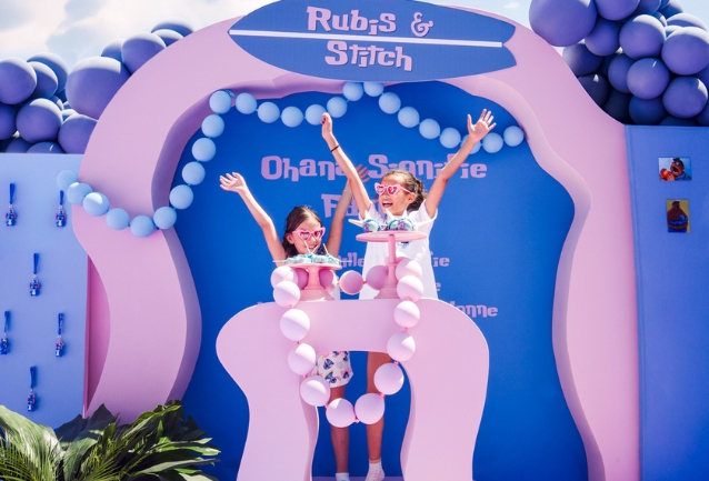 Photocall anniversaire fille 9 ans ballons scenographie